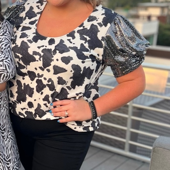 Brand New - Never Worn - Animal Cow Print Nashville Top - Wendy Drew Boutique - Picture 2 of 4